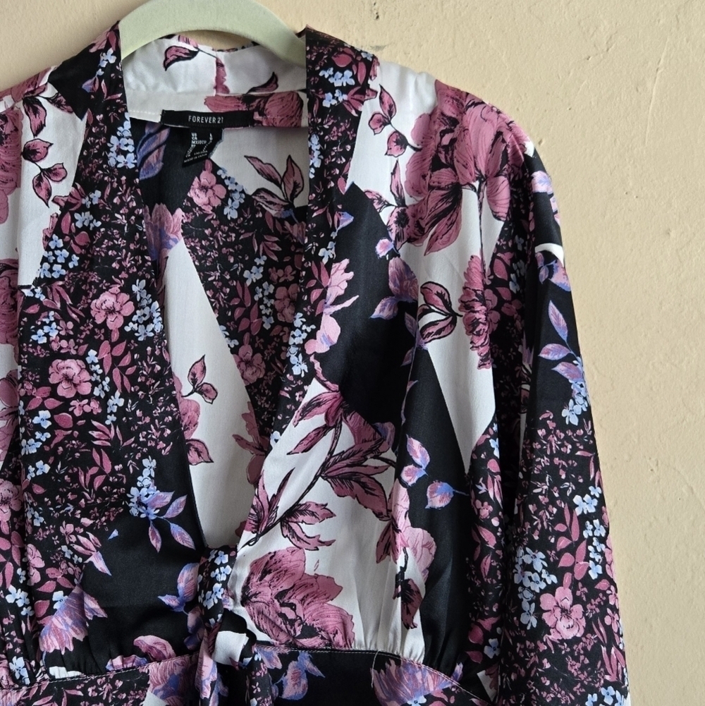 Forever 21 Floral Bell Sleeve Tie Front Cropped Blouse Size Large - Picture 2 of 10